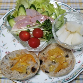 イングリッシュマフィントーストとサラダの朝食☆